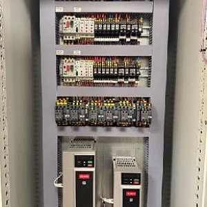 Шкафы управления насосами - фото